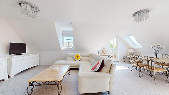 2 Bedroom Flat For Sale In Gilbert Road, Swanage, BH19
