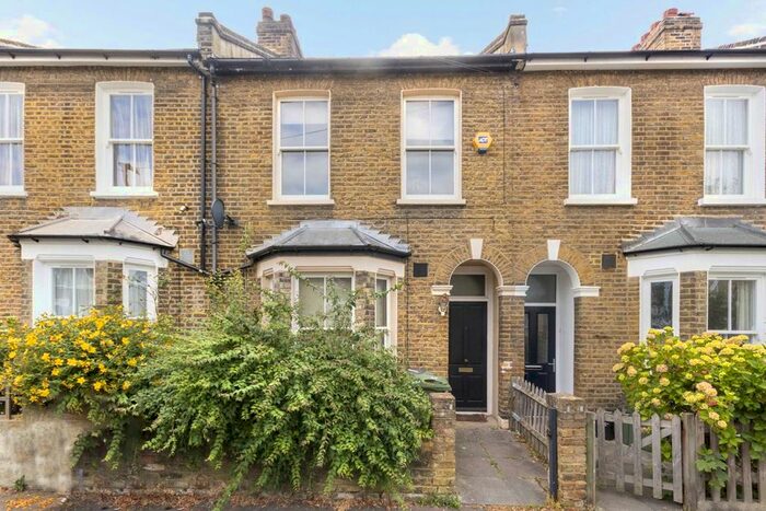 4 Bedroom Property To Rent In Hargwyne Street, London, SW9