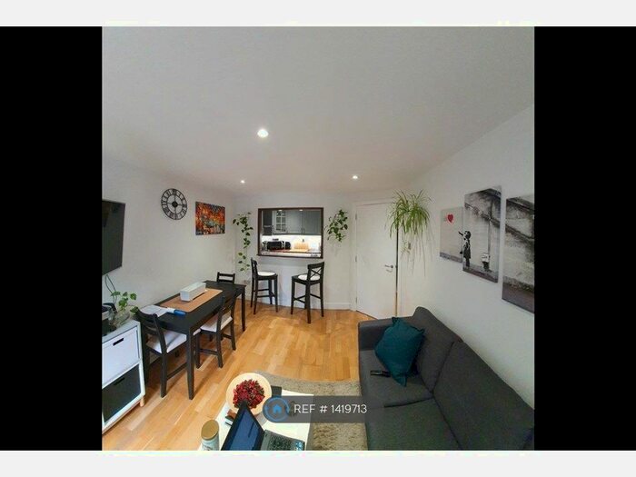 2 Bedroom Flat To Rent In Upper College Street, Nottingham, NG1