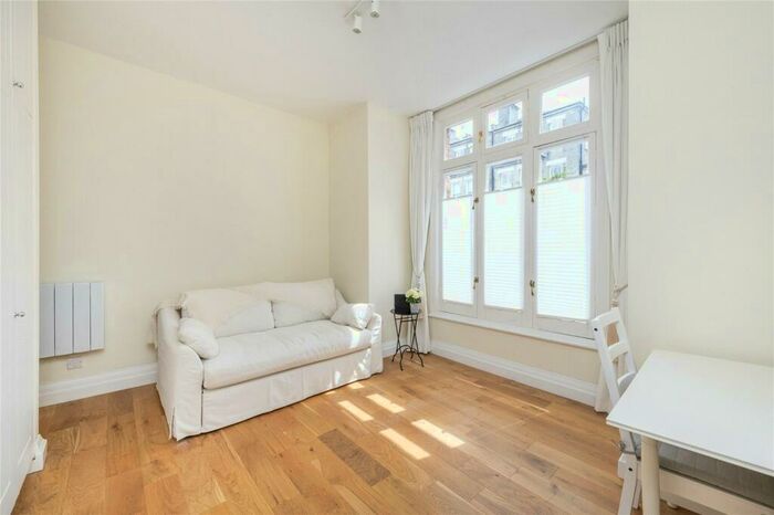 Flat To Rent In Denning Road, Hampstead, NW3