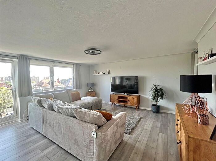 2 Bedroom Flat To Rent In Cooden Drive, Bexhill-On-Sea, TN39