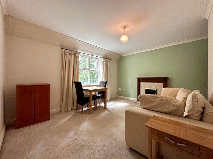 2 Bedroom Apartment To Rent In Brooklands Road, Sale, M33