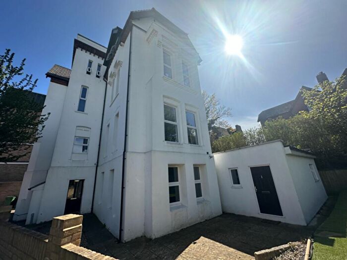 1 Bedroom Flat To Rent In Cheriton Gardens, Folkestone, CT20