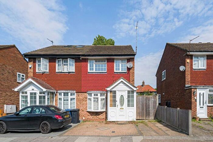3 Bedroom Semi Detached House To Rent In Wardell Close, London, NW7