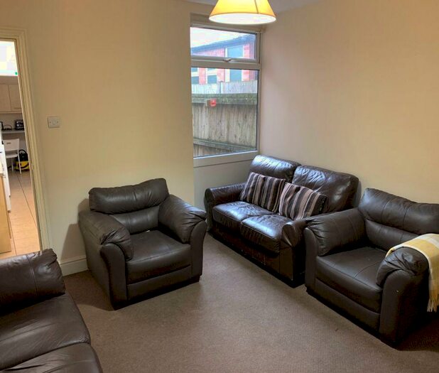 6 Bedroom House To Rent In Alton Road, B29