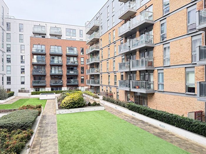 3 Bedroom Flat For Sale In Epstein Square, London, E14