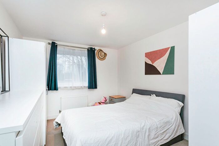 2 Bedroom Flat For Sale In Addington Avenue, Milton Keynes, Buckinghamshire, MK12