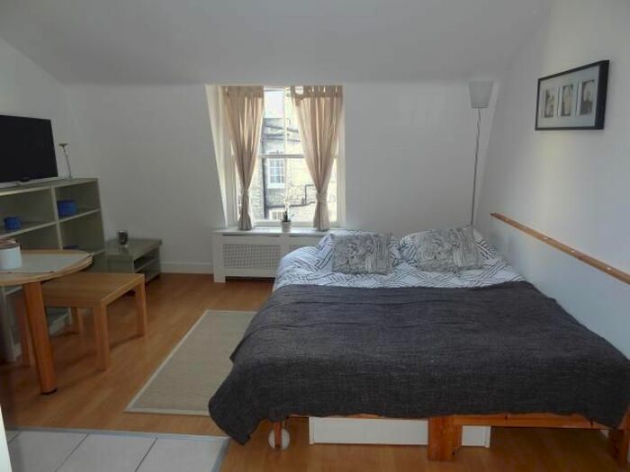 Studio To Rent In Gloucester Street, Pimlico, London, SW1V