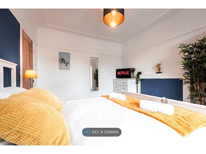 3 Bedroom Flat To Rent In Richmond Park, Bounremonth, BH8