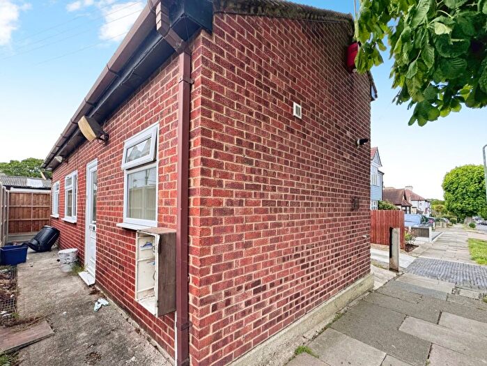 1 Bedroom Bungalow To Rent In London Road, Leigh-On-Sea, SS9