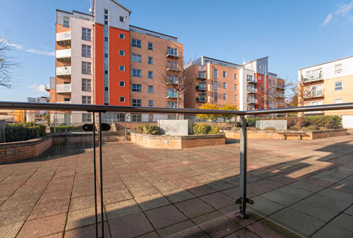 1 Bedroom Flat To Rent In South Woodford, E18