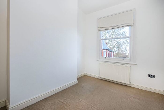 2 Bedroom Flat To Rent In Clevedon Road, Twickenham, TW1