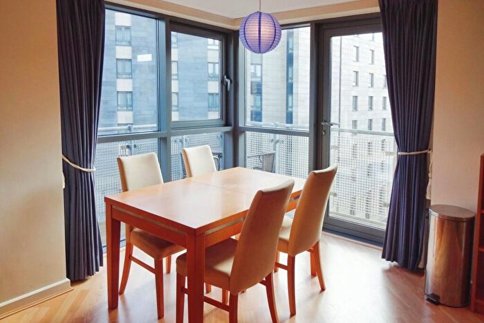 2 Bedroom Flat To Rent In City Walk, Leeds, West Yorkshire, LS11