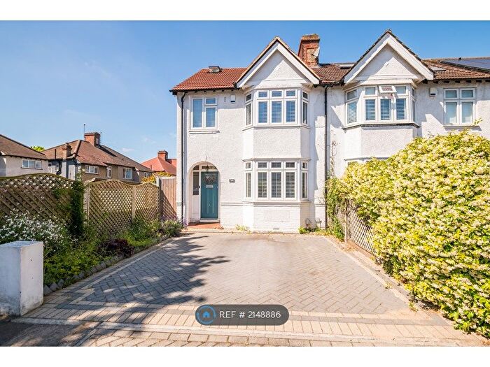 4 Bedroom End Of Terrace House To Rent In Manor Lane, London, SE12