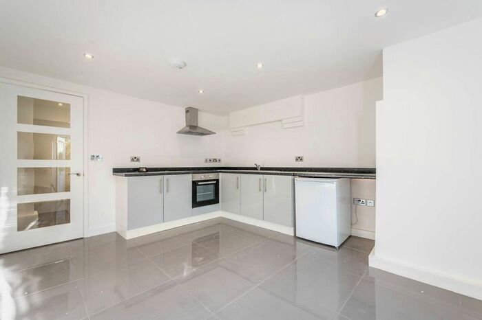 1 Bedroom Flat To Rent In Oakhill Road, East Putney, London, SW15