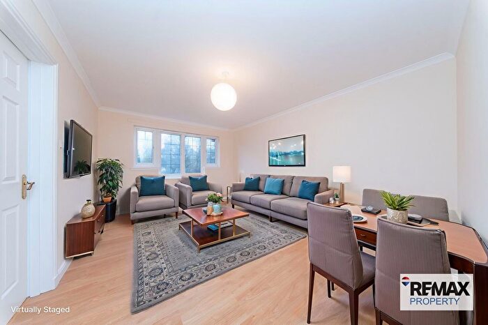 2 Bedroom Flat For Sale In Burnvale, Livingston, EH54