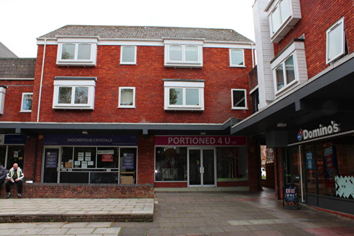 2 Bedroom Flat To Rent In Romsey, SO51