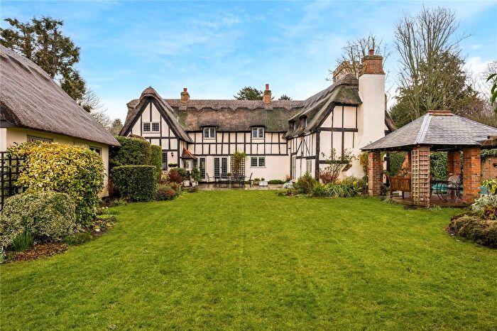 5 Bedroom Detached House For Sale In Church Road, Barton-Le-Clay, Bedford, Bedfordshire, MK45