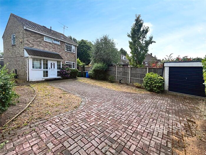 3 Bedroom Detached House For Sale In Woburn Avenue, Farnborough, Hampshire, GU14