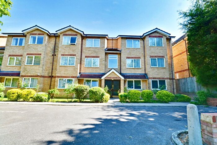 2 Bedroom Flat To Rent In Durham Avenue, Bromley, BR2