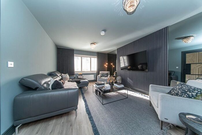 5 Bedroom Detached House For Sale In West Cairn View, Livingston, EH54