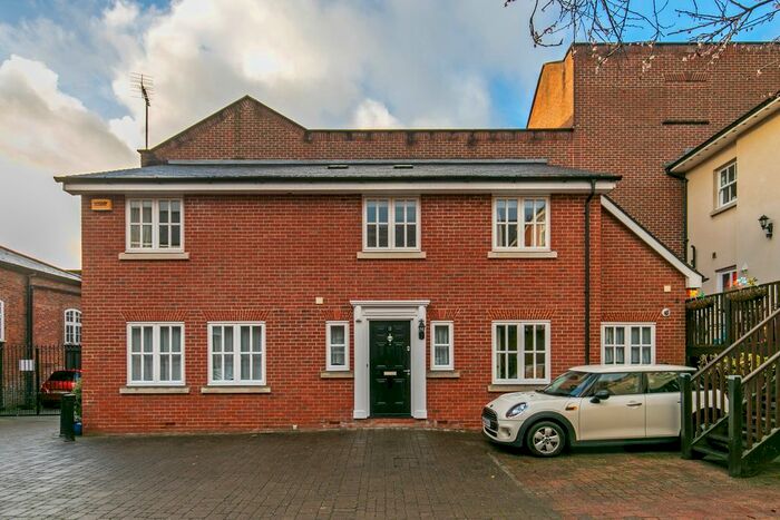2 Bedroom Semi-Detached House To Rent In Printers Row, Staple Gardens, Winchester, SO23