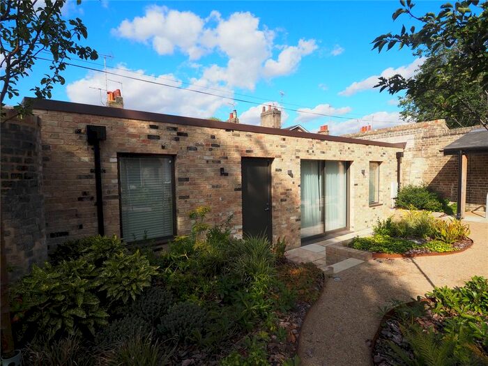 2 Bedroom Bungalow To Rent In New Square, Cambridge, CB1