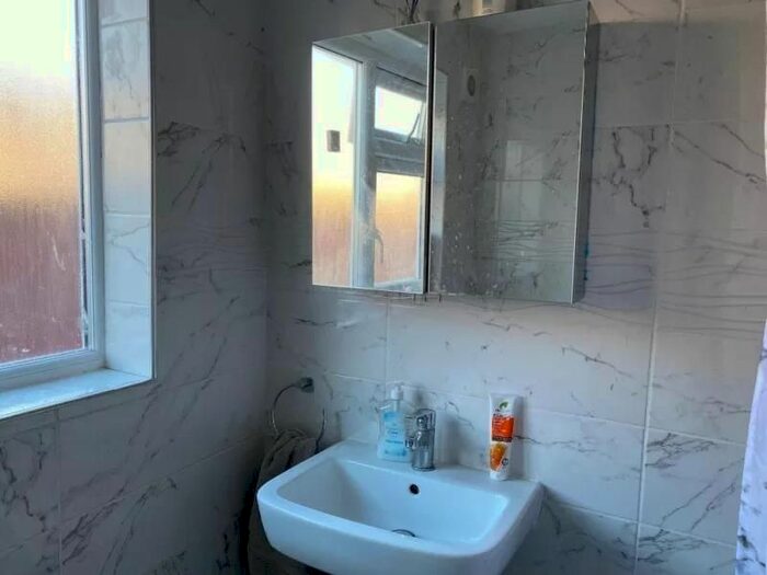 4 Bedroom Property To Rent In Roman Road, London E6