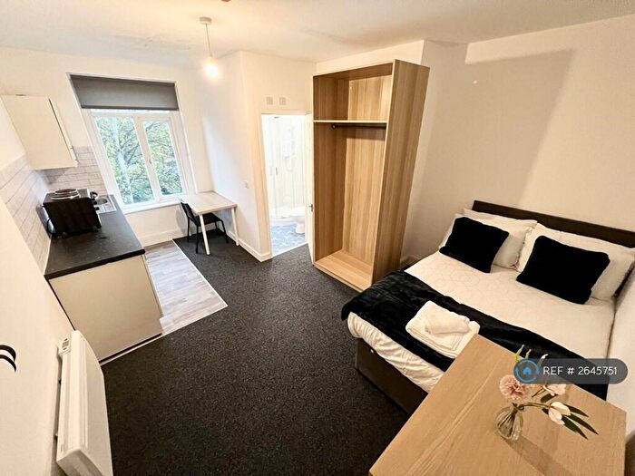 Studio To Rent In Rastrick, Brighouse, HD6