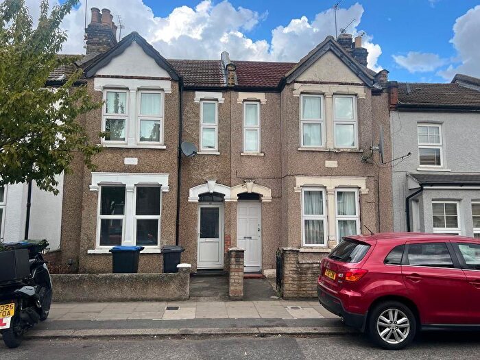 4 Bedroom Terraced House To Rent In Carterhatch Road, EN3