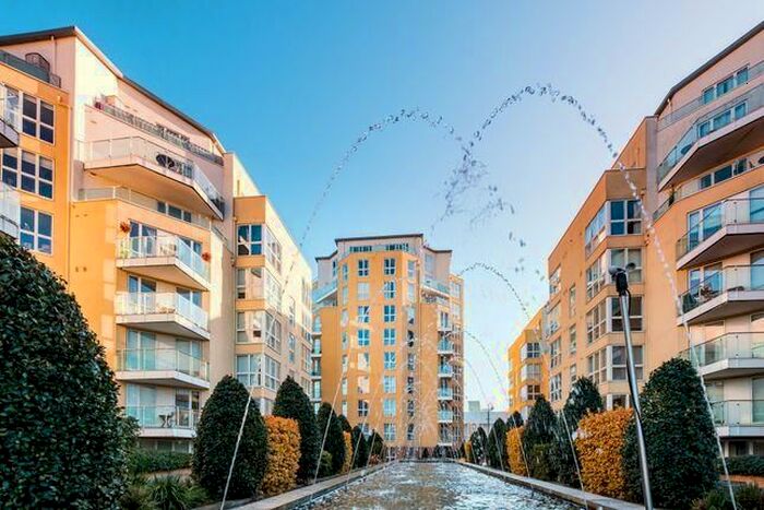 2 Bedroom Flat To Rent In Giverny House, Water Garden Square, Canada Water, Surrey Quays, London, SE16