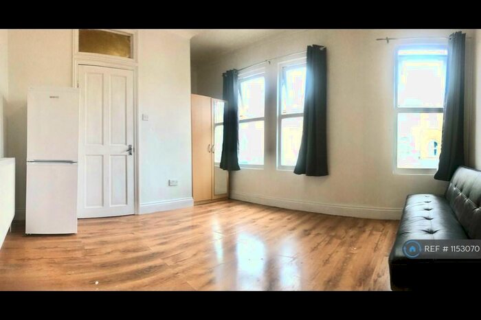2 Bedroom Flat To Rent In Calderon Road, London, E11