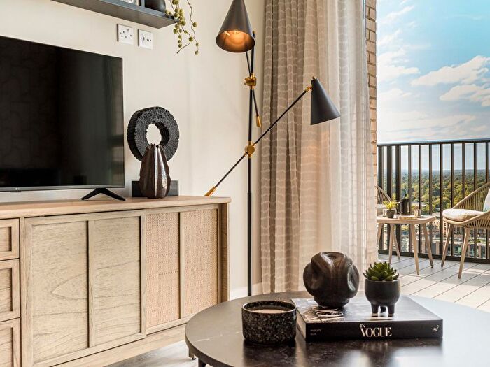 1 Bedroom Flat For Sale In Capital Interchange Way, Brentford, TW8