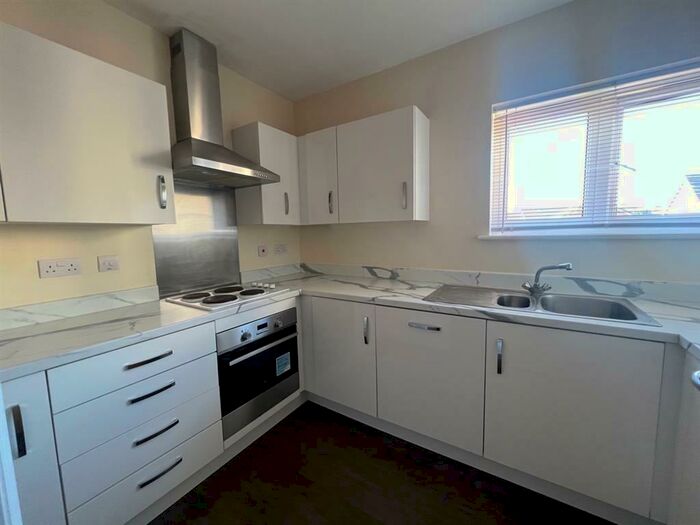 2 Bedroom Flat To Rent In Quercetum Close, Aylesbury, HP19