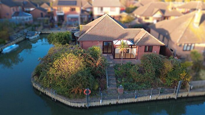 3 Bedroom Detached Bungalow For Sale In Riverside Mead, Stanground, Peterborough, PE2