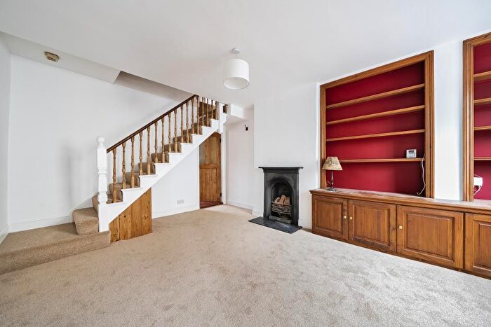 2 Bedroom Cottage To Rent In Hampton Hill, Hampton, TW12