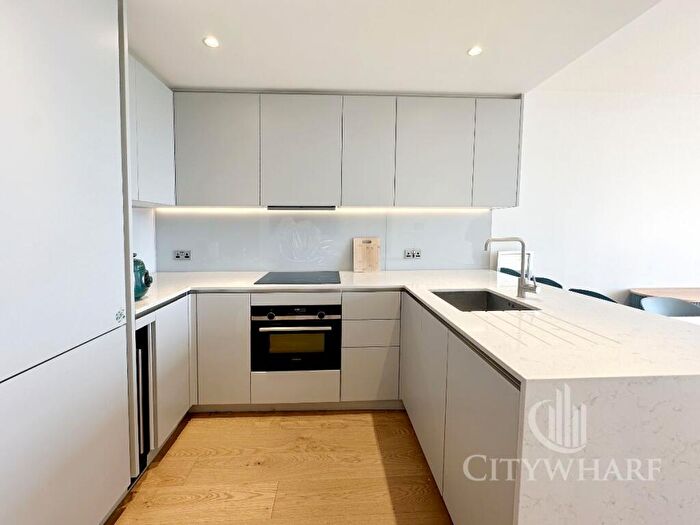 1 Bedroom Apartment For Sale In Hampton Tower, Marsh Wall, London, E14