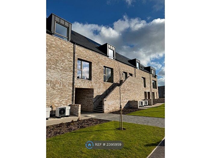 2 Bedroom Maisonette To Rent In Loches Drive, St. Andrews, KY16