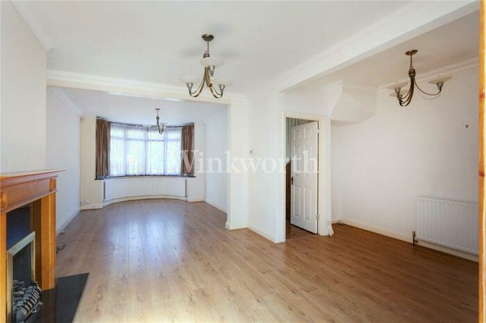 3 Bedroom Semi-Detached House To Rent In Dimsdale Drive, Enfield, EN1