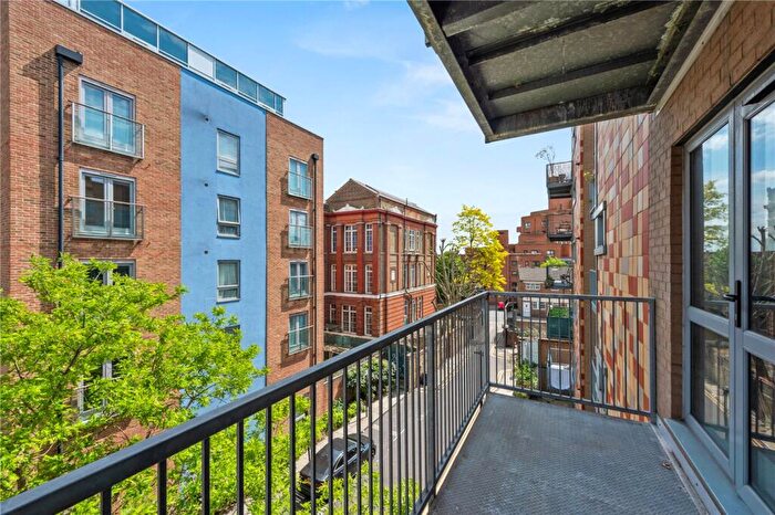 2 Bedroom Apartment To Rent In Glasshouse Fields, London, E1W