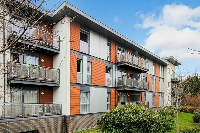 2 Bedroom Flat To Rent In Commonwealth Drive, Crawley, West Sussex., RH10