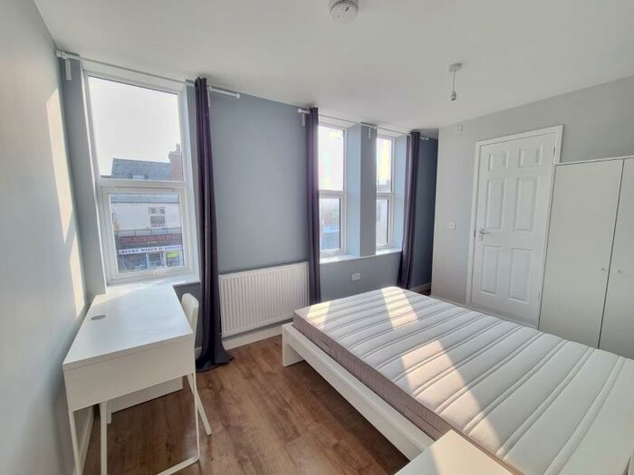 Apartment To Rent In Bearwood Parade, Bearwood, Birmingham, B66