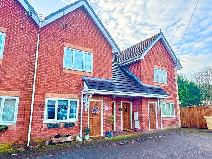 2 Bedroom Flat To Rent In Fletcher Street, Little Lever, Bolton, BL3