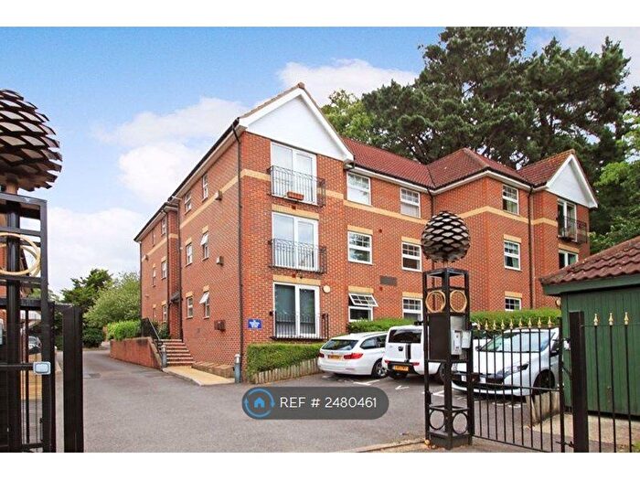 2 Bedroom Flat To Rent In Woodlands Court, Southampton, SO18