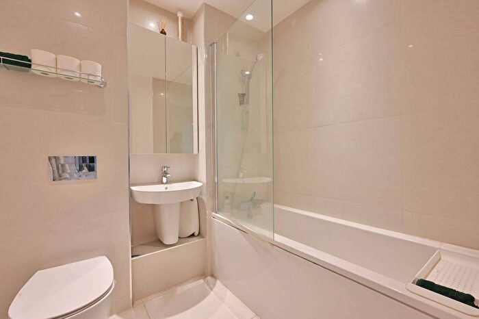 1 Bedroom Flat To Rent In Assay Apartments, Station View, Guildford, Guildford, GU1
