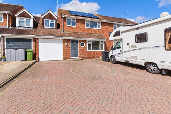 5 Bedroom Semi-Detached House For Sale In Seaton Close, Greenmeadow, Swindon, SN25
