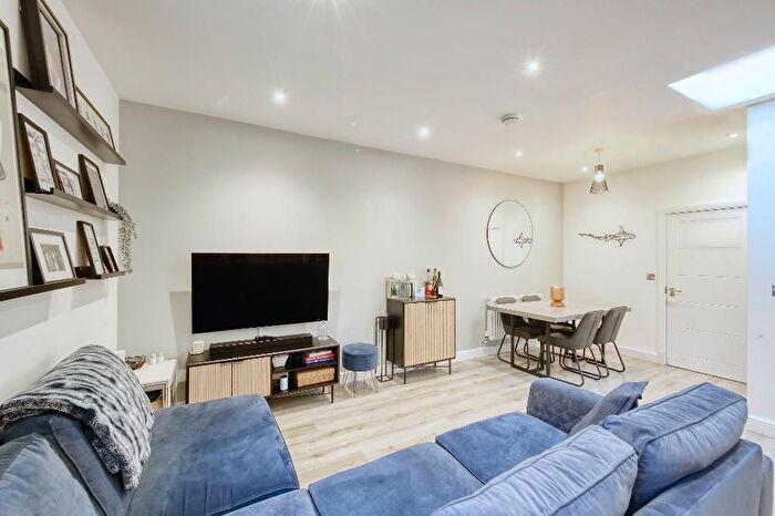 1 Bedroom Flat For Sale In Kingston Road, Wimbledon Chase, London, SW20