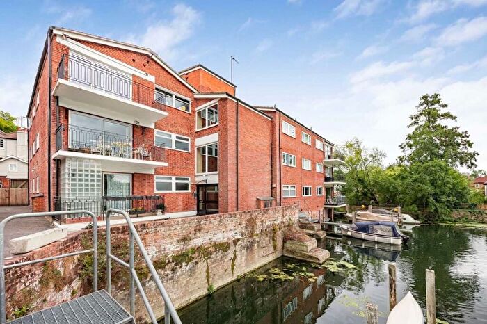 3 Bedroom Flat For Sale In Wargrave Road, Marsh Mills Wargrave Road, RG9