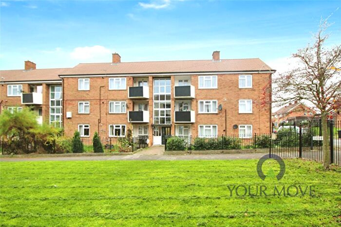 2 Bedroom Flat For Sale In The Fairway, Bedford, Bedfordshire, MK41