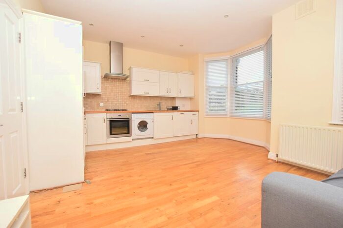 2 Bedroom Flat To Rent In Morna Road, London, SE5